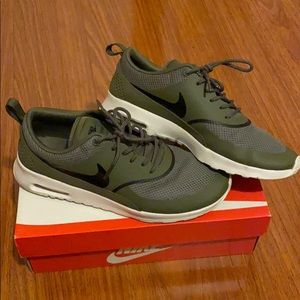 Wmns Nike air max thea
